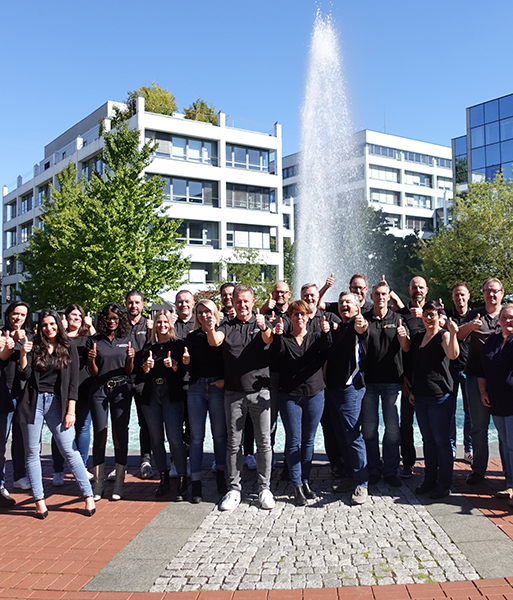 Das Foto zeigt einen Teil des ecotel Teams in Düsseldorf.