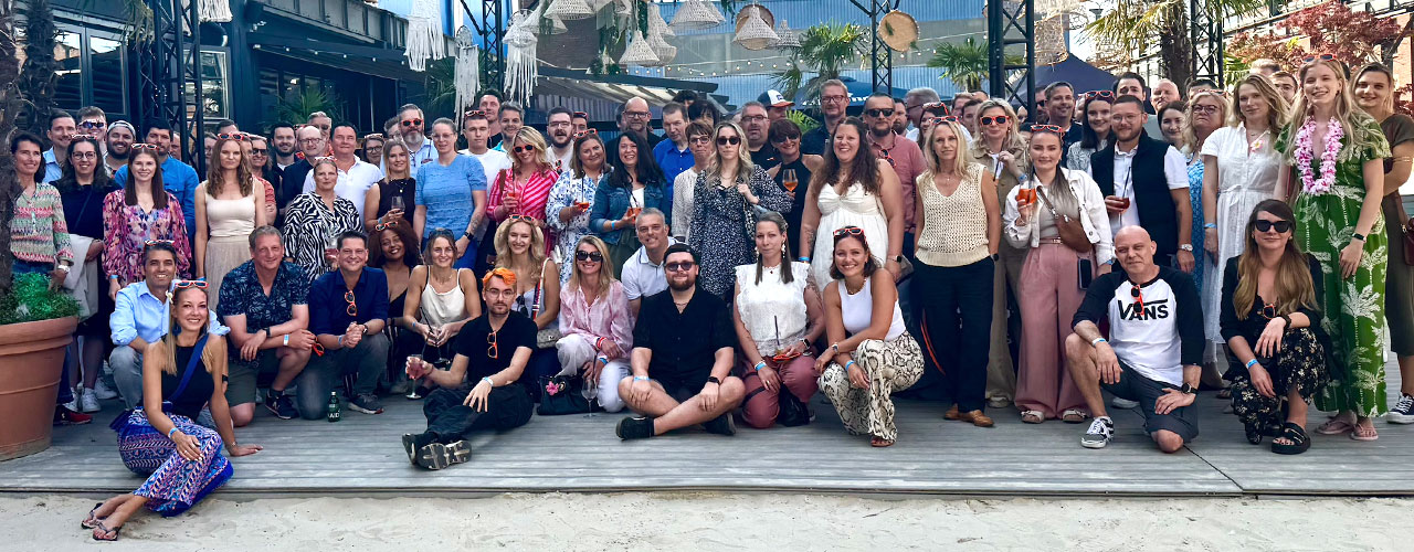 Gruppenbild der ecotel Mitarbeiter
