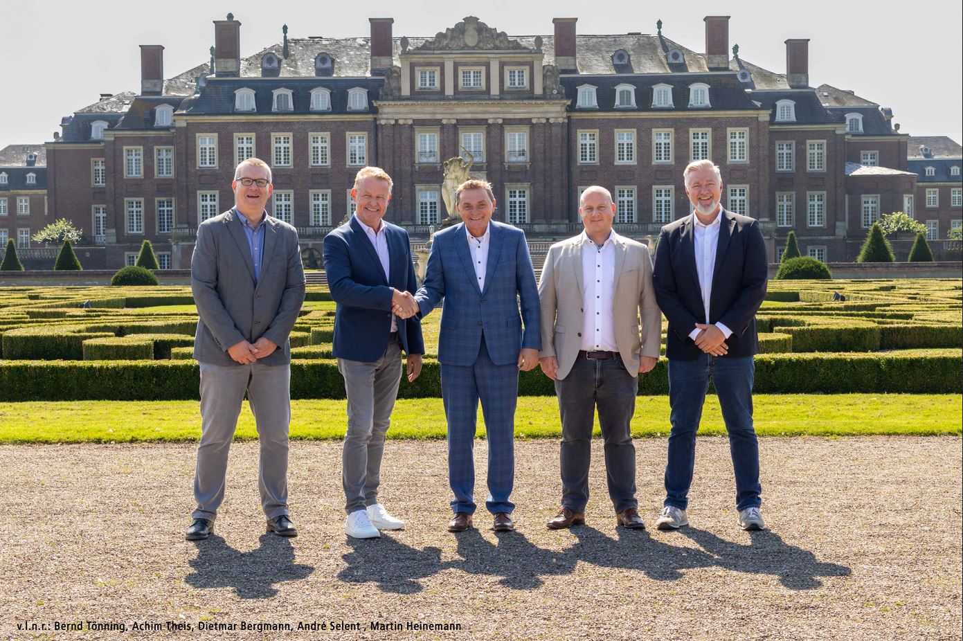 v.l.n.r.: Bernd Tönning, Achim Theis, Dietmar Bergmann, André Selent, Martin Heinemann, vor dem Schloss Nordkirchen
